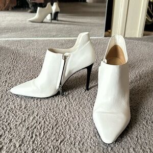 Size 7.5 white zip leather booties